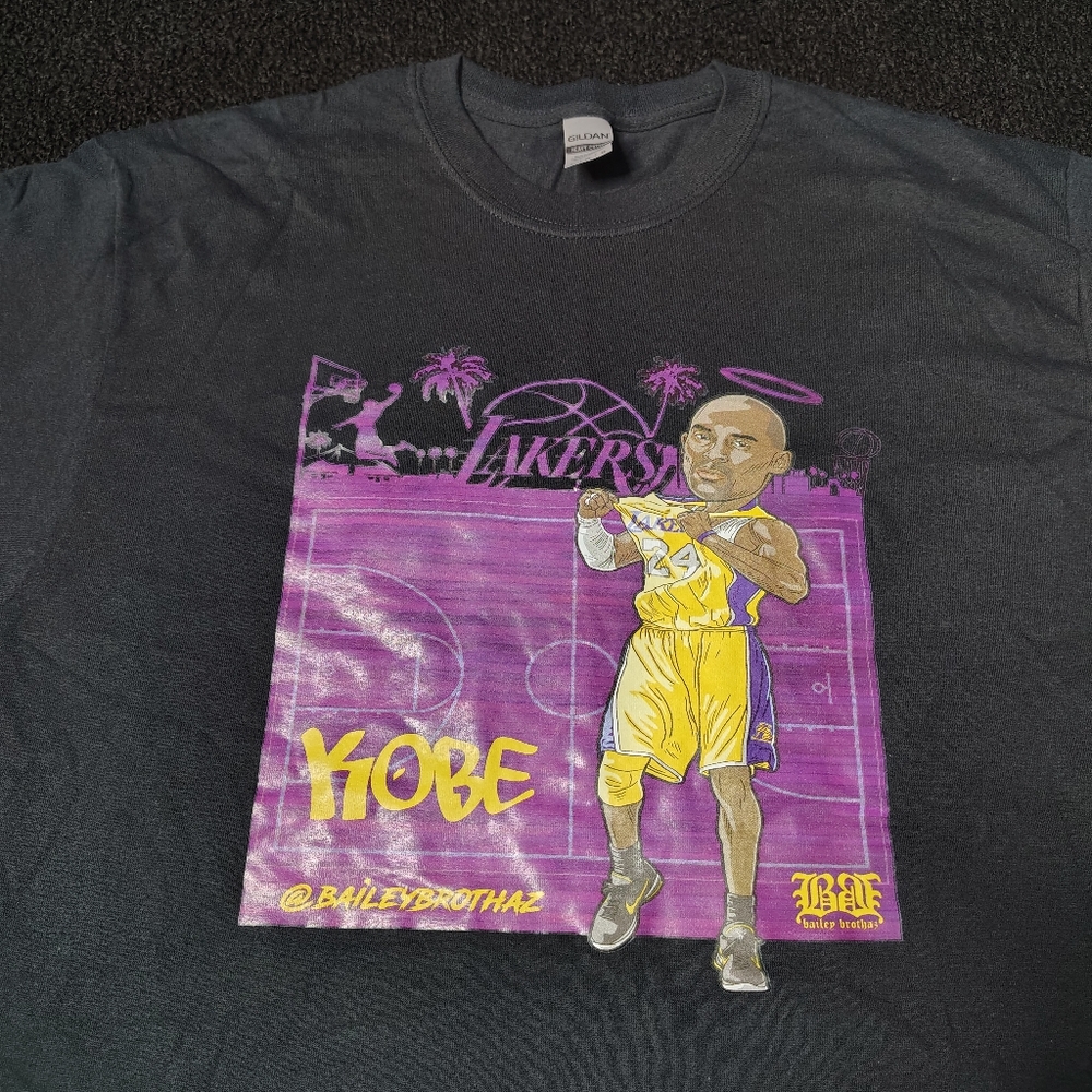 Kobe Bryant Black Mamba Jersey Pose Basketball Graphic Tee Unisex Large New